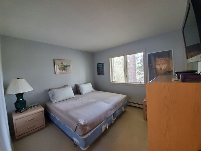 Building Photo - Rare summer seasonal rental!