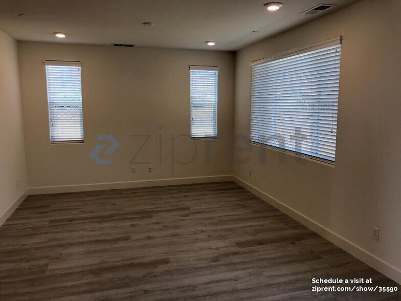 Building Photo - 471 Hydrangea Glen