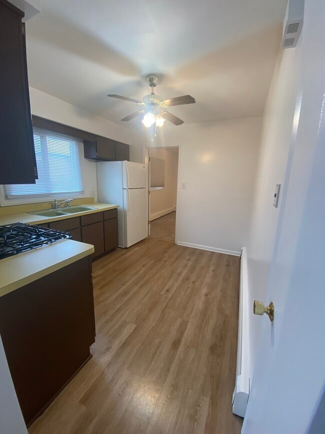 Building Photo - 116 S Cooper Rd