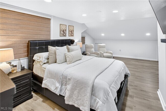 Building Photo - 10903 Parkhurst Dr