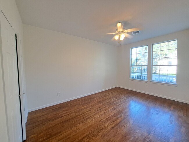 Building Photo - 535 S Tonti St