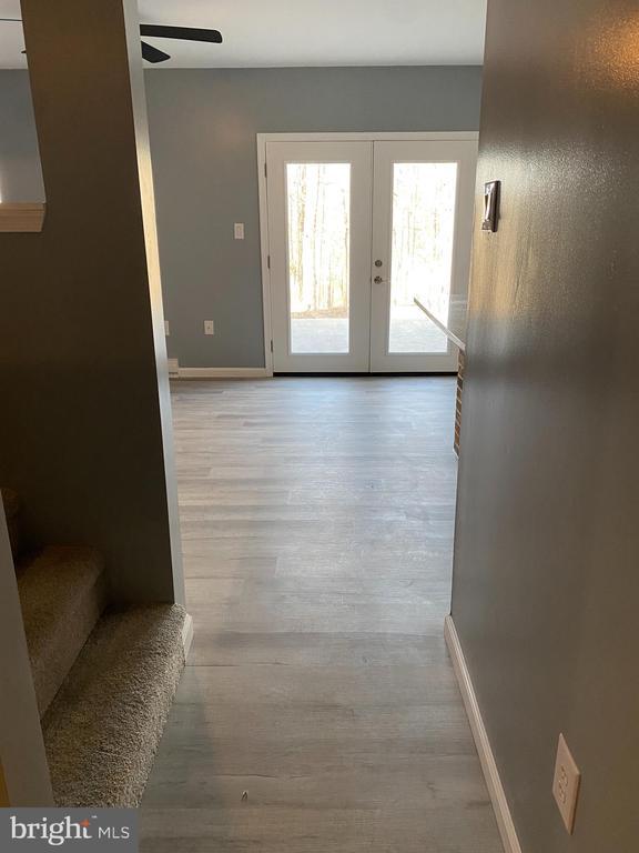 Building Photo - 122 Stuart Dr