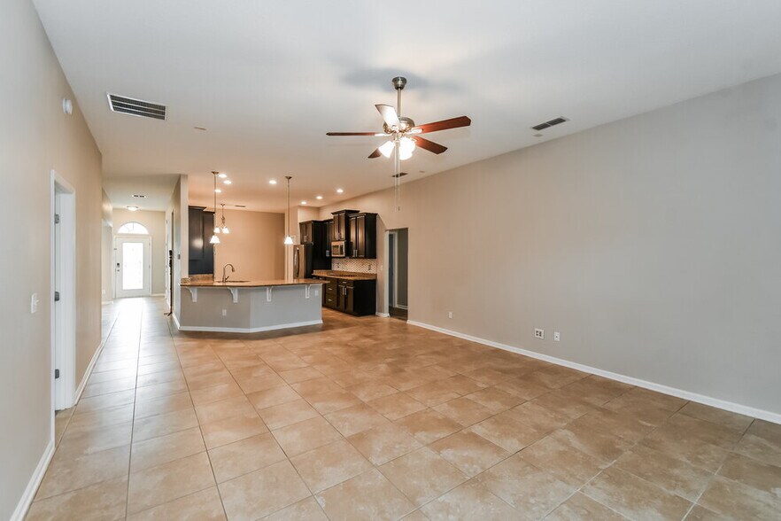 Building Photo - 15809 Canoe Creek Dr