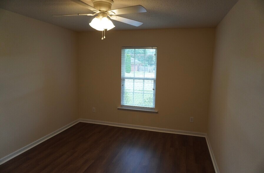Building Photo - 7009 Lynnfield Dr SE