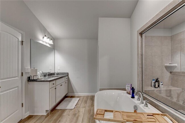 Building Photo - 115 Eleanora Pk