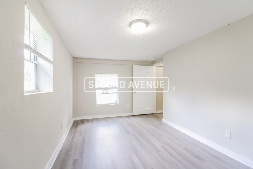 Building Photo - 2646 Lantana Ave