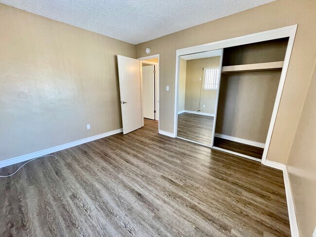 Building Photo - Remodeled 2 Bedroom 1 Bath