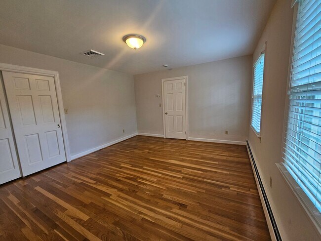 Building Photo - WITCH DUCK POINT