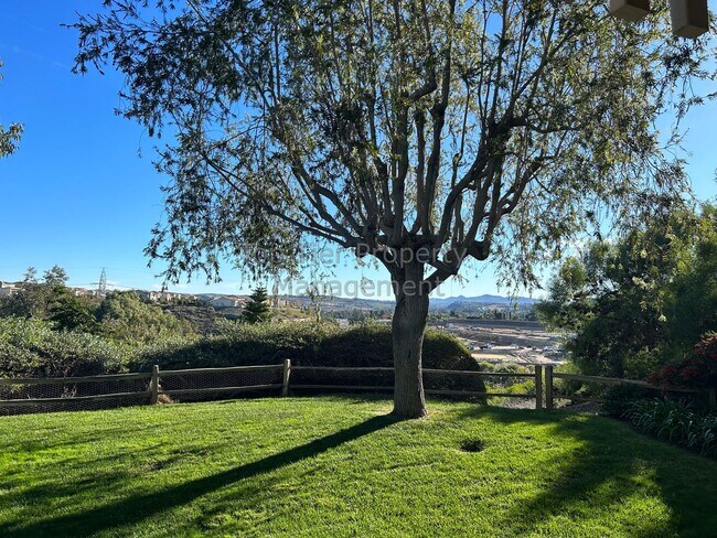 Building Photo - Beautiful 3 bed / 2.5 bath Townhome in Carlsbad