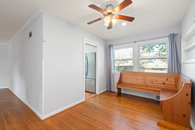 Building Photo - 22 E Hawthorne St