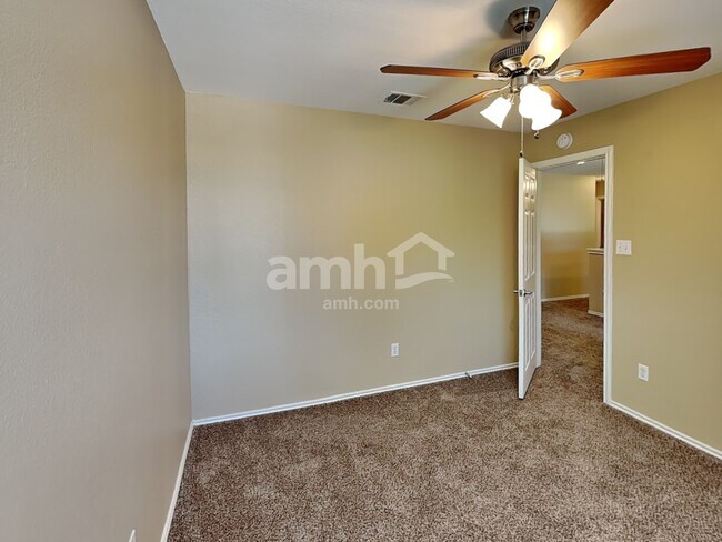 Building Photo - 149 Ashwood N