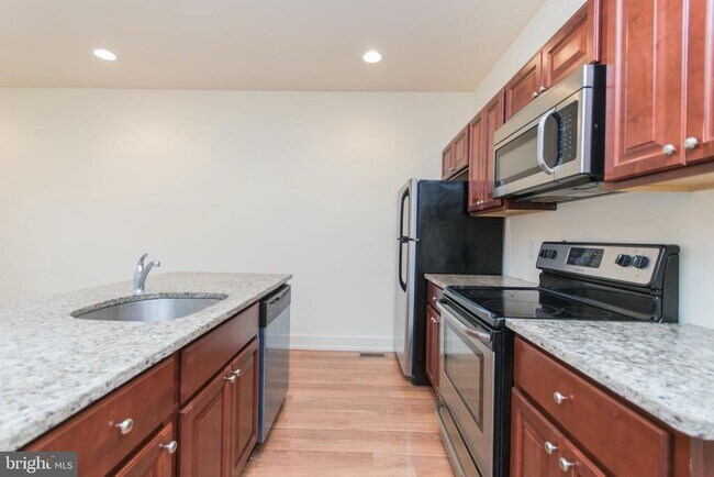 Building Photo - 1903 N 7th St