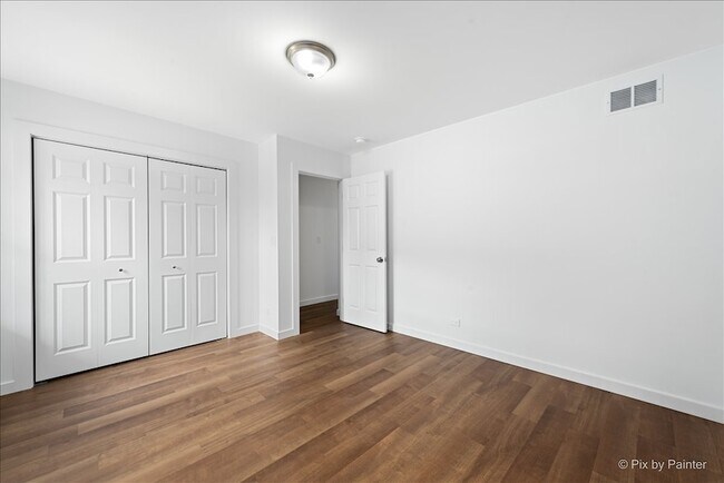 Building Photo - 544 N Hainesville Rd