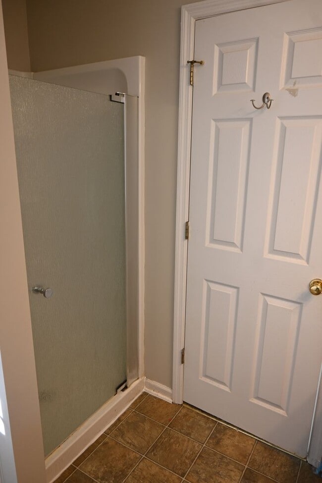 Building Photo - NE-Columbus-3 Bedrooms & 2 full Baths-Move-In Ready