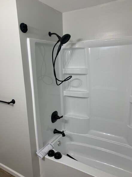 Building Photo - 709 Flintridge Dr