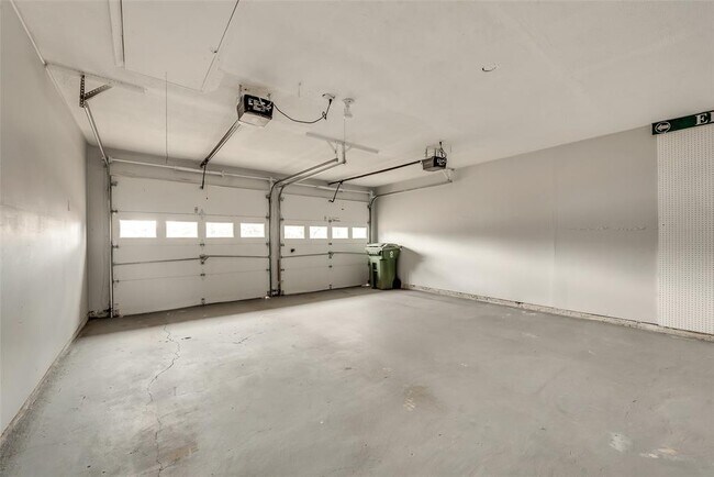 Building Photo - 1125 Shady Elm Ct