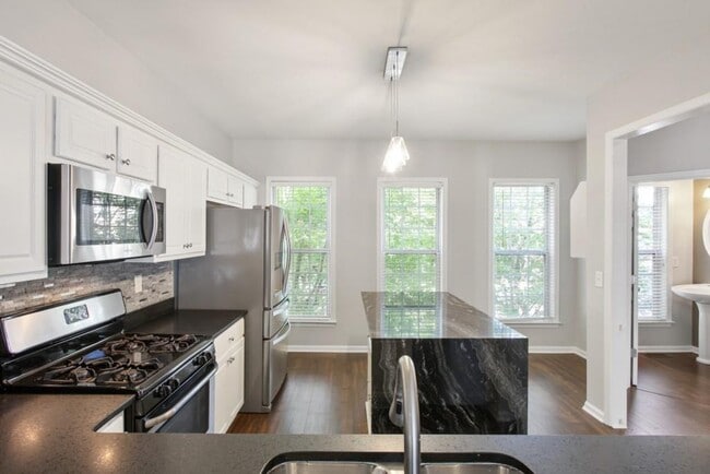 Building Photo - 3563 Views Trce