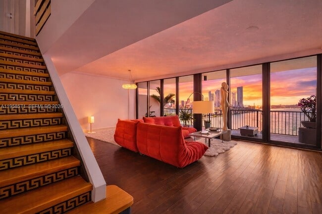 Building Photo - 1000 Venetian Way