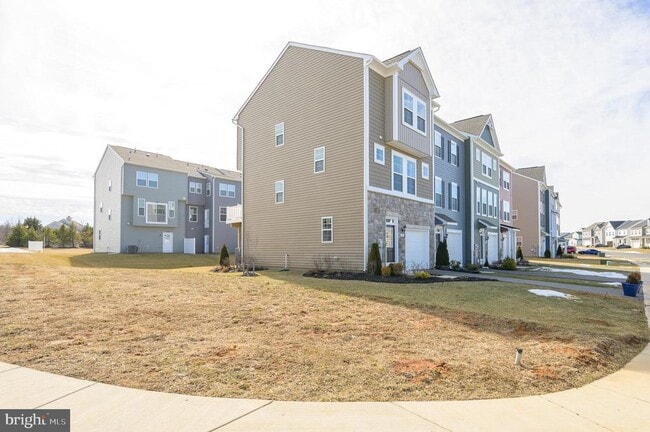 Building Photo - 201 Hillsdale Pl