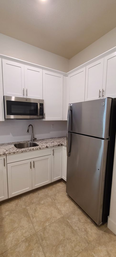 Building Photo - Next Gen Home with main house and guess unit in Spring lake Area