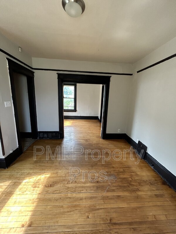 Building Photo - 1010A S 26th St