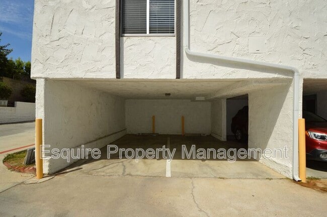Building Photo - 31578 Agoura Rd