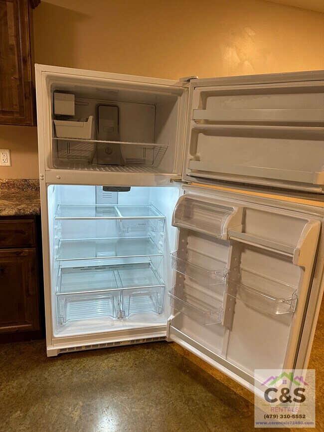 Building Photo - 601 N 6-1/2 St