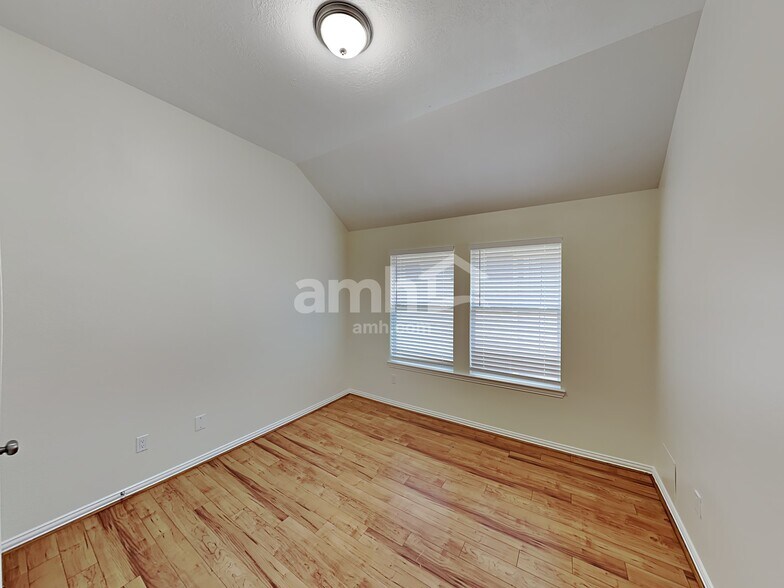 Building Photo - 30919 Blue Ridge Park Ln