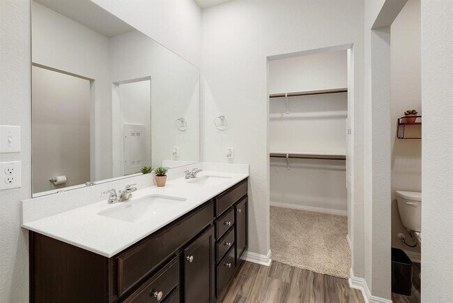 Building Photo - 200 Arrowhead Vine St