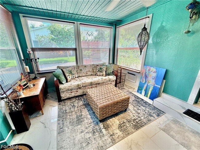 Building Photo - 2702 McGregor Blvd