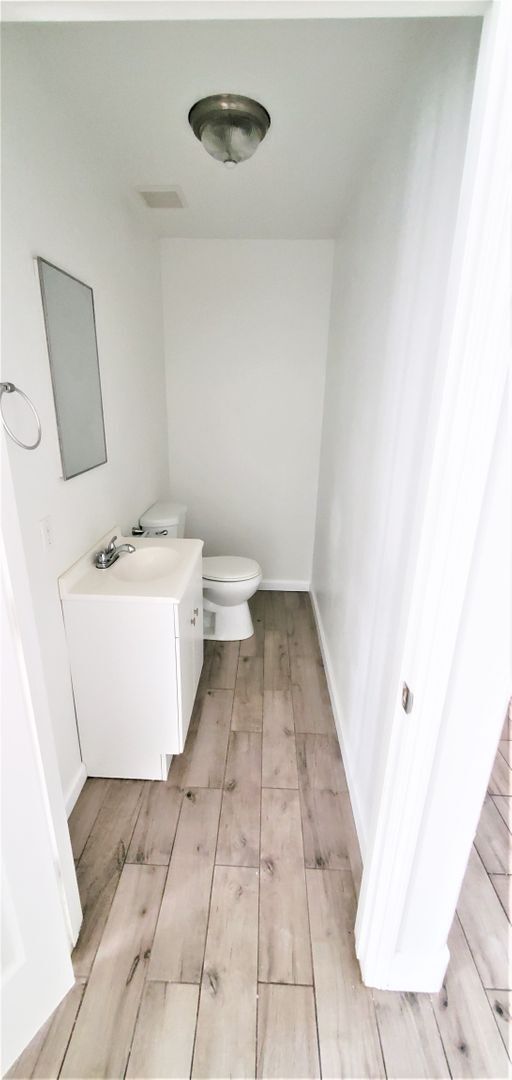 Building Photo - 701 E. 4th St.