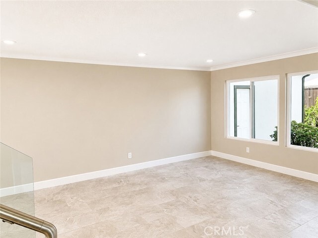 Building Photo - 9021 Hyde Park Dr