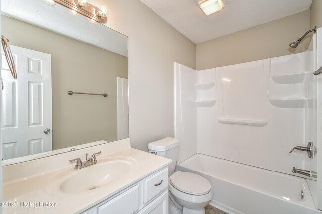 Building Photo - 10500 Whitepine View Pl