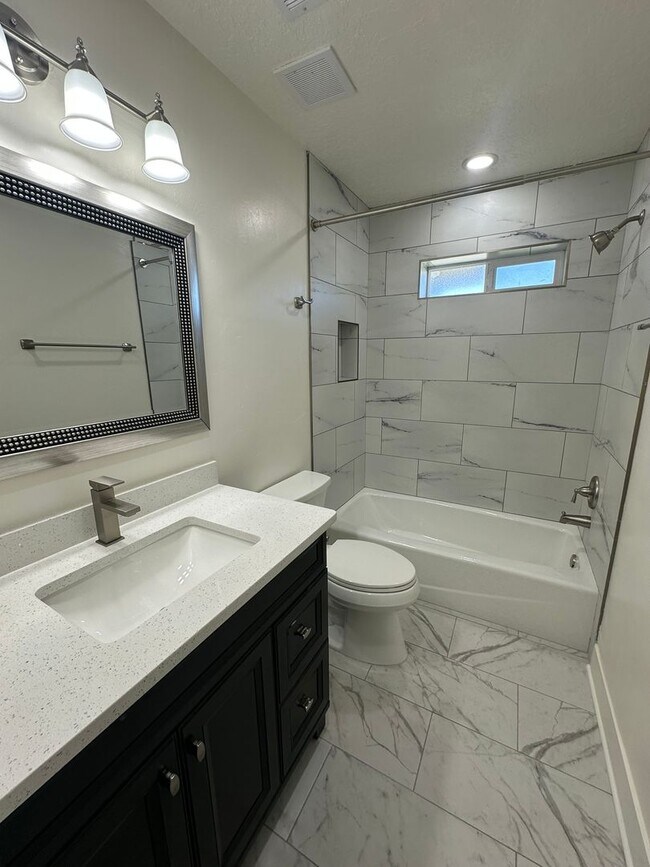 Building Photo - Deposit Moves You In! Modern 4-Bedroom Hom...