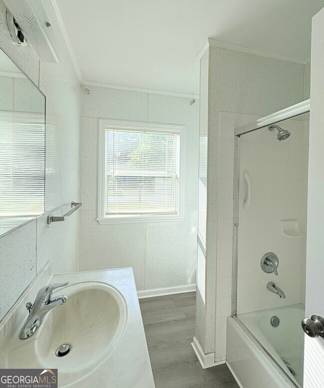 Building Photo - 600 Margaret St