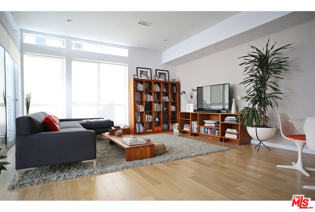 Building Photo - 1211 N Garbo Ln