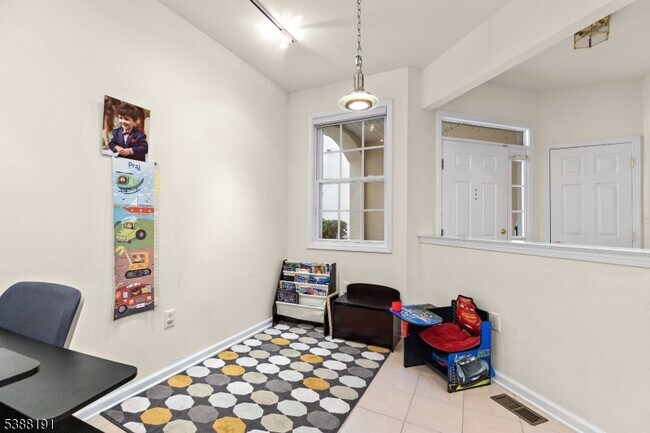 Building Photo - 28 Henning Terrace