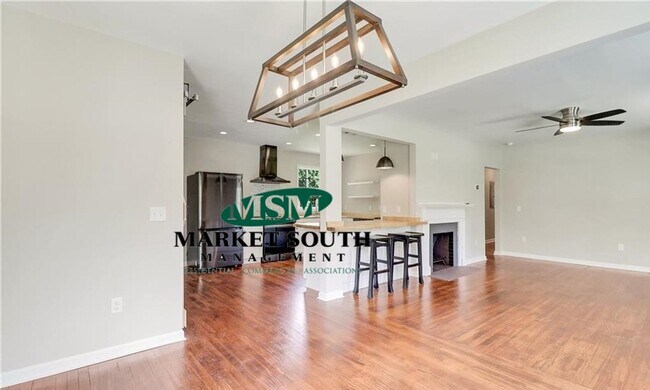 Building Photo - 326 Columbus Dr
