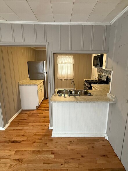 Building Photo - 218 Lawrence St