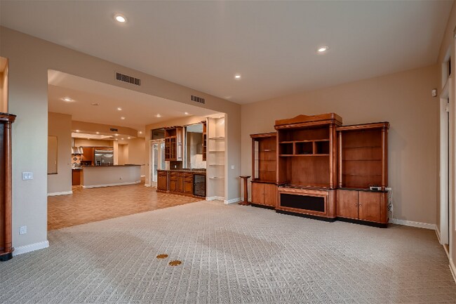 Building Photo - 6038 E Country Club Vista Dr