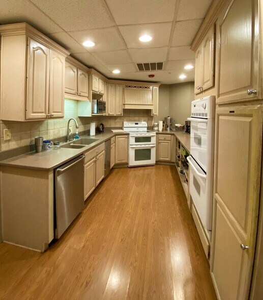 Building Photo - 4215 Harding Pike