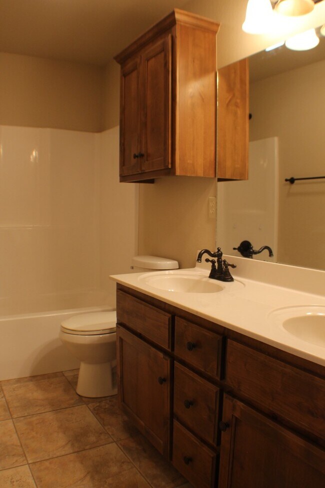 Building Photo - Bixby home available now!