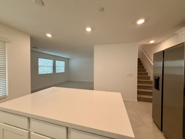 Building Photo - 3 BED 2.5 BATH 2 CAR GARAGE TOWNHOUSE IN CADENCE HENDERSON WITH LOFT