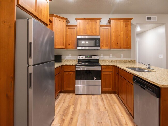 Building Photo - 600 W 400 S
