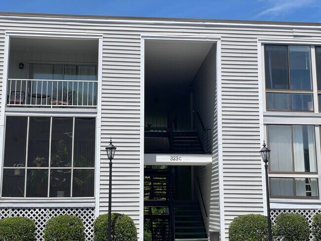 Building Photo - 323 Laurens St SW
