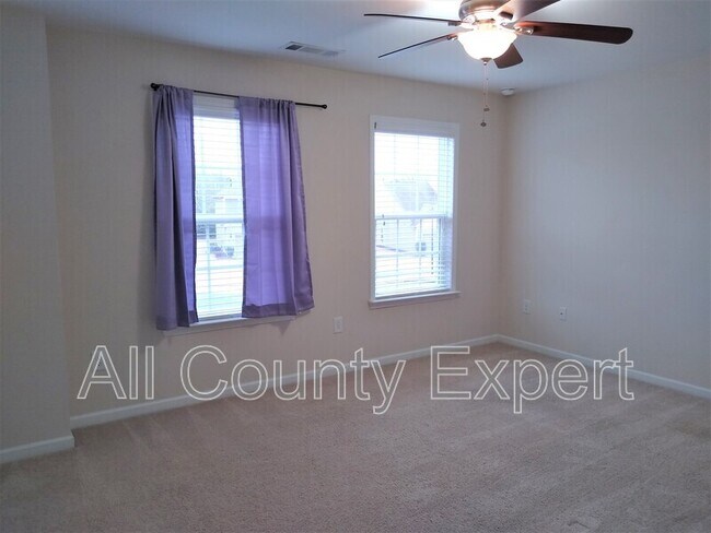Building Photo - 635 Glenish CT