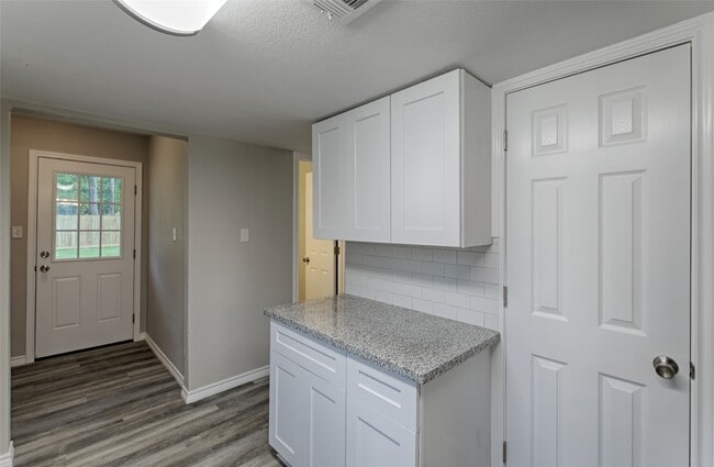 Building Photo - 22311 Warwick Glen Dr