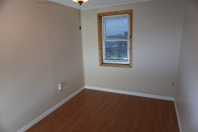 Building Photo - 7956 Eastdale Rd