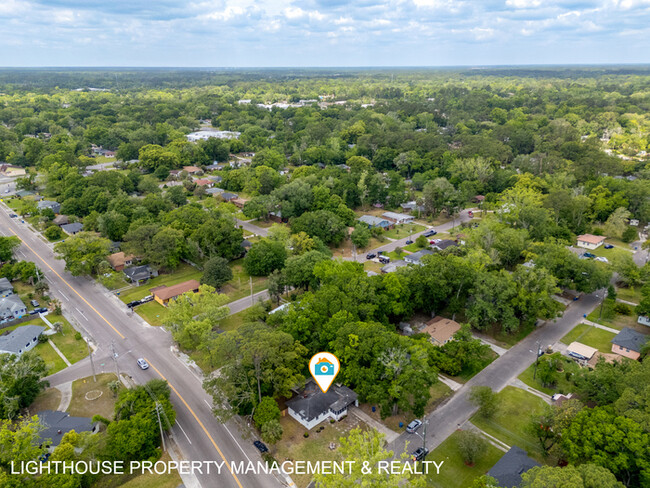 Building Photo - Fully Renovated 3 Bed/1 Bath Home with Att...