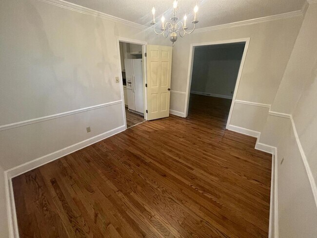 Building Photo - 812 Glen Eden Dr